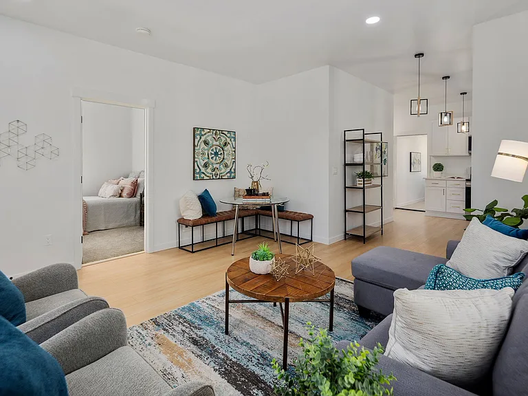 1622 Hoyt Ave — Photo 5
