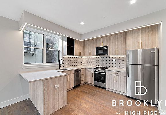 3rd image of 216 Bainbridge St #4E