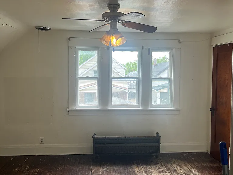 87 Hazelwood Ave — Photo 6
