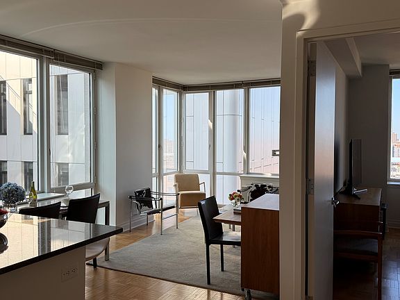 3rd image of 1510 Lexington Ave APT 16S