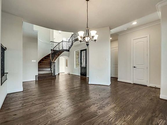 4th image of 902 Andalusia Trl