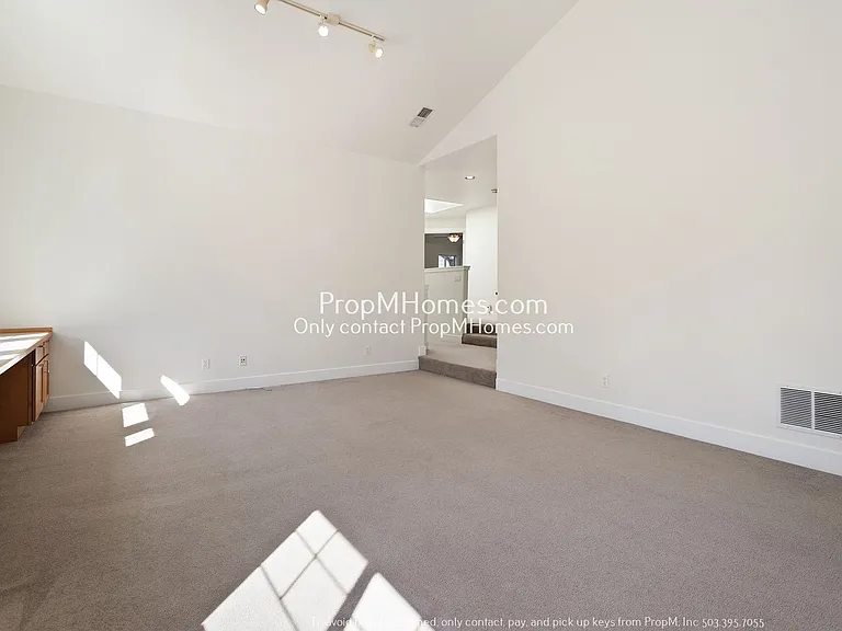 340 SW Delta Dr — Photo 16
