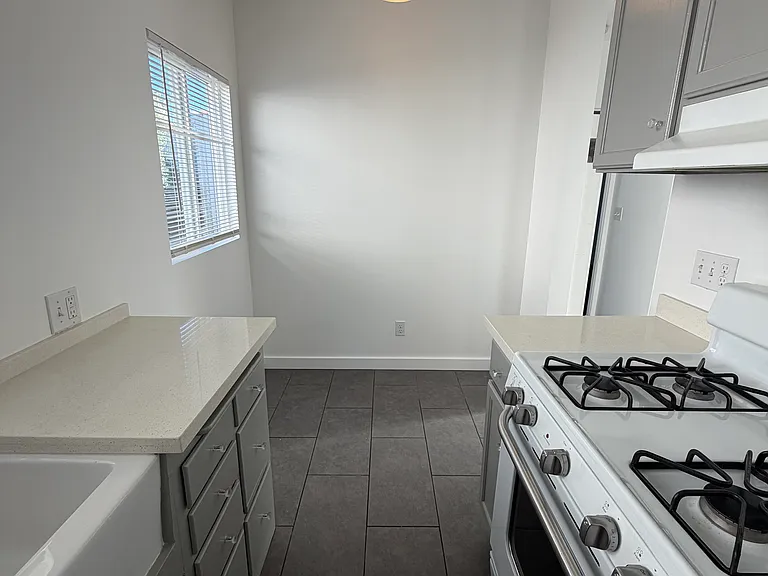 8416 1/2 Victoria Ave — Photo 15