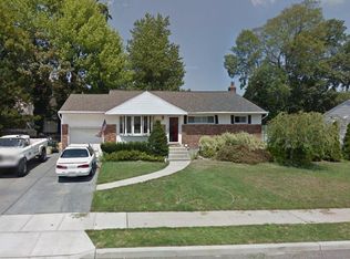 63 Hampshire Dr, Farmingdale, NY 11735