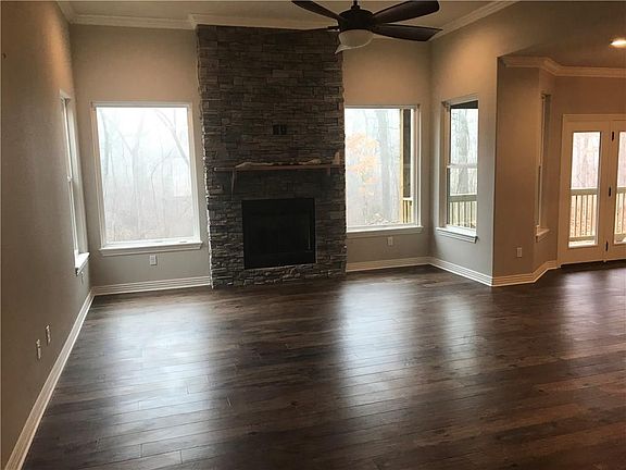 3rd image of 2 Bankfoot Ln