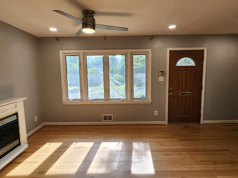 Living Room - 3
