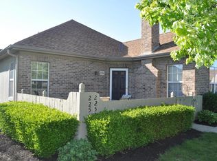 2256 Willowside Ln, Grove City, OH