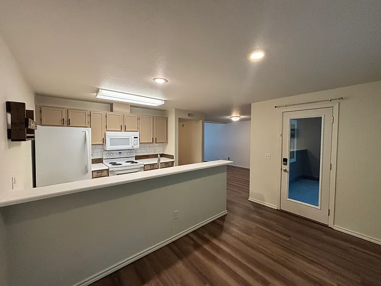 1301 NW Slate Ln #104 — Photo 6