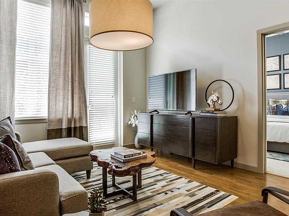 2nd image of 2106 Boll St #329