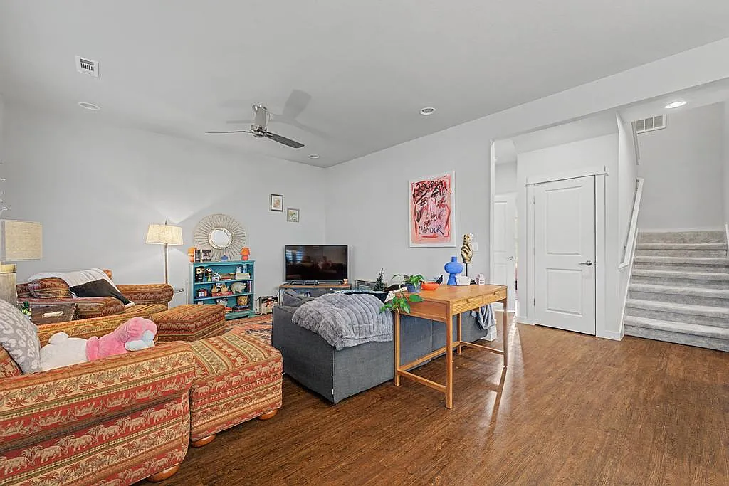 3 bed, 1600 sqft, $1,800 — Photo 4