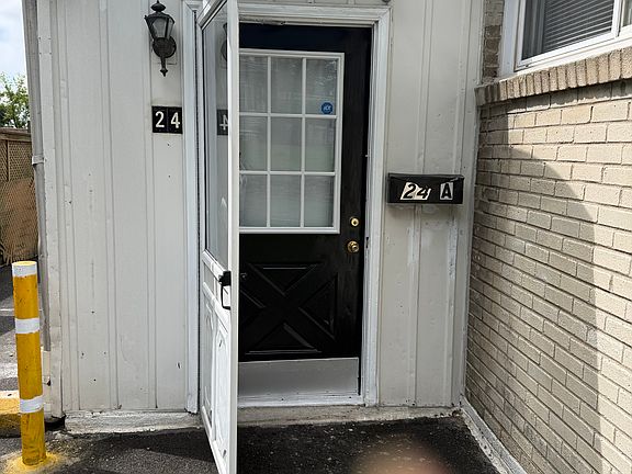 5th image of 24 Woodlawn Ave #A