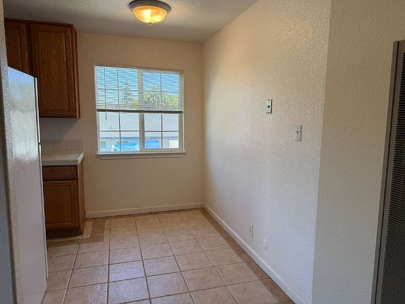 3rd image of 928 Ravenscourt Ave APT 2