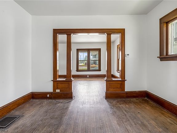 5th image of 1631 W 8th St