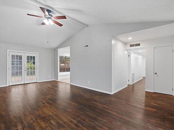 4th image of 608 Ponderosa Dr