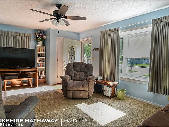 4th image of 2428 Sheridan Ave