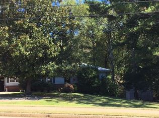 910 Old Canton Rd, Marietta, GA 30068