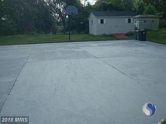 Large Driveway/Rear-Load Garage