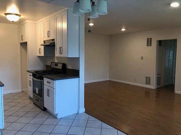 5th image of 13423 Burbank Blvd APT 9