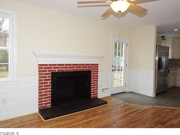 3rd image of 2520 Schenley Dr