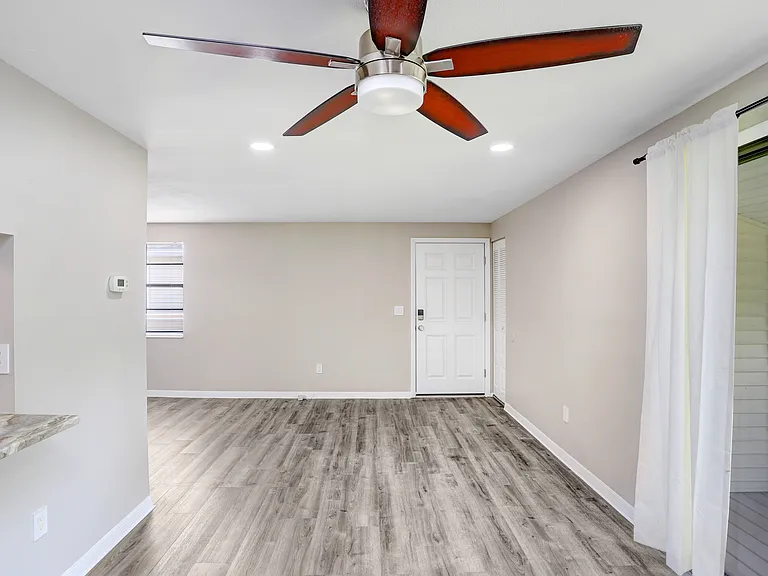 137 Hunter Lake Dr #C — Photo 4