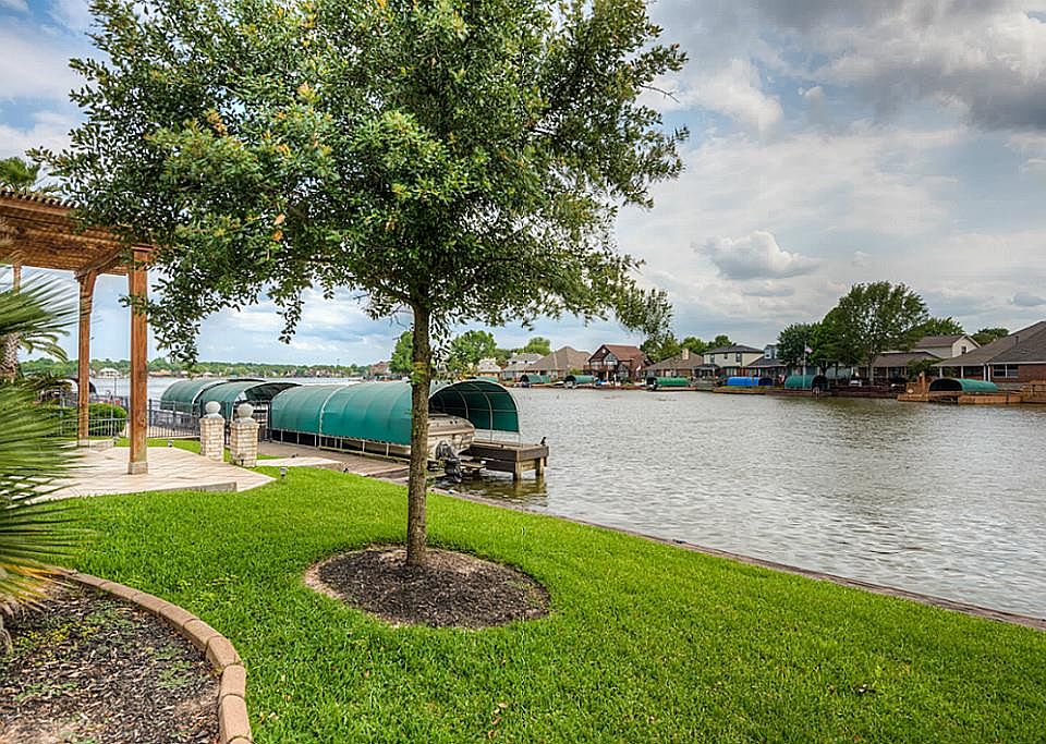 1st image of 13677 Lakeside Place Dr