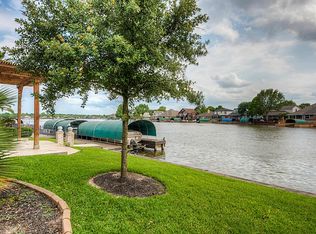 13677 Lakeside Place Dr, Willis, TX 77318