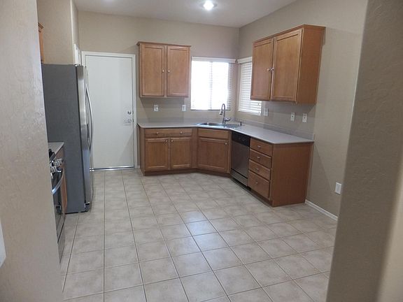 Kitchen/dining nook