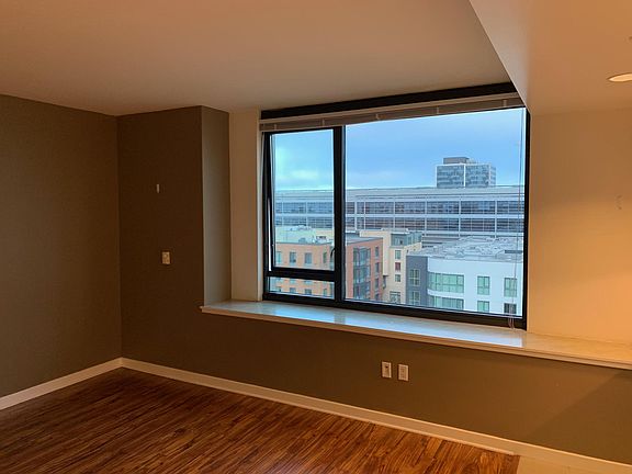 3rd image of 260 King St Unit 783