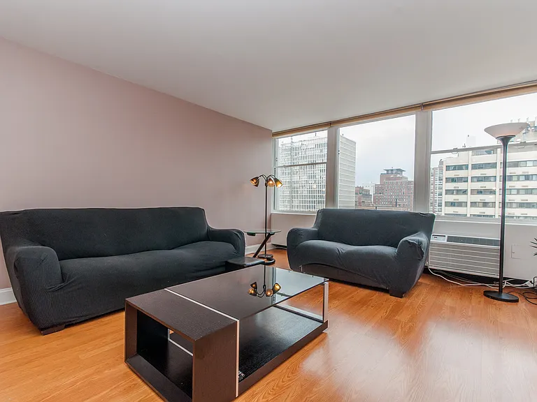 30 E Elm St #14A — Photo 2