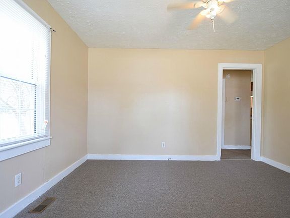 4th image of 809 Varsity Dr #B