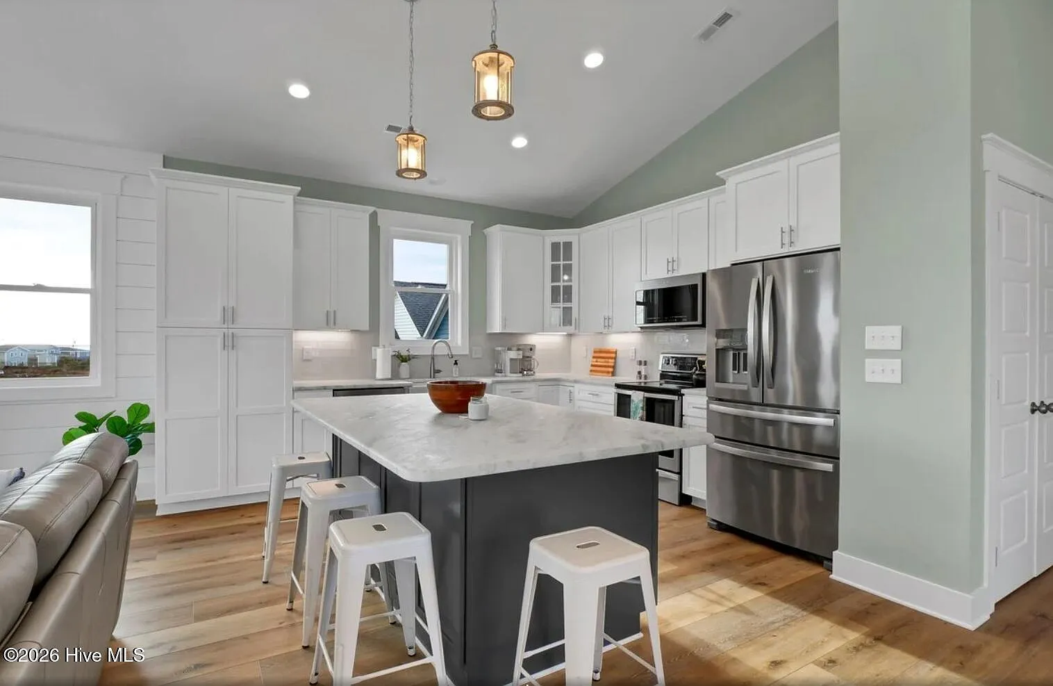 4 bed, 3.5 bath, 2532 sqft, $2,800 — Photo 3