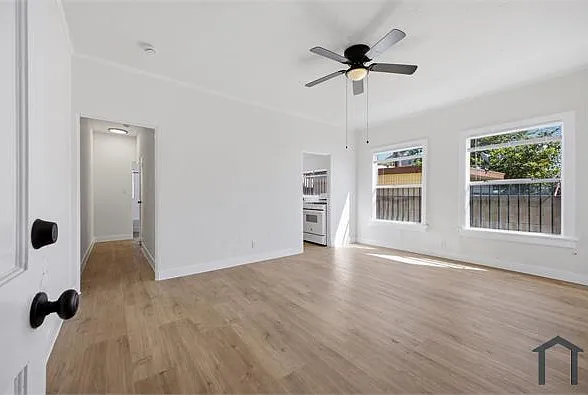 4416 Wall St #3 — Photo 1