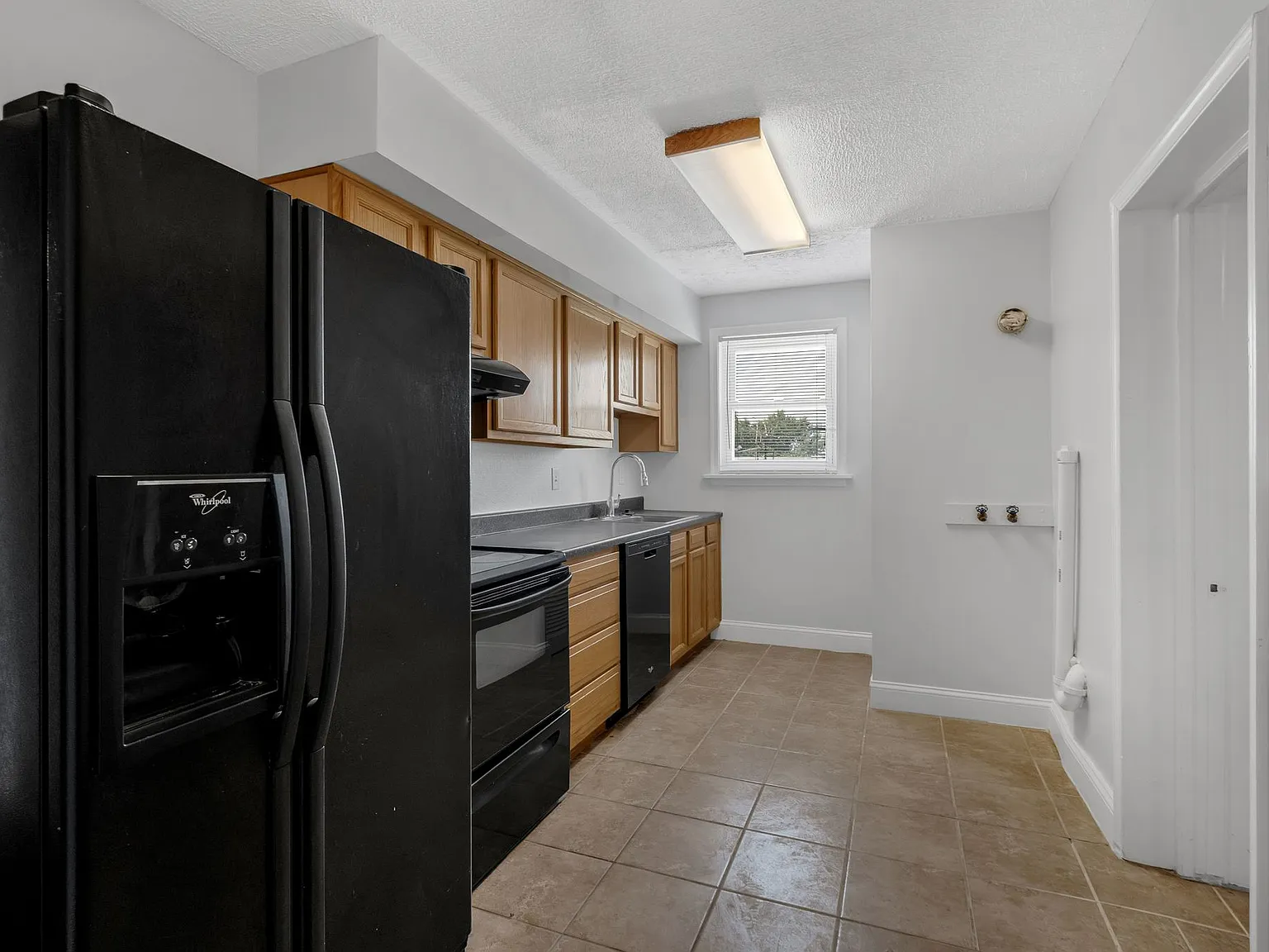 1 bed, 1051 sqft, $1,200 — Photo 4
