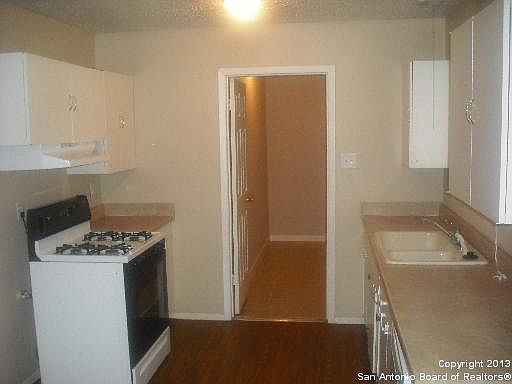 5th image of 201 Hillview Dr