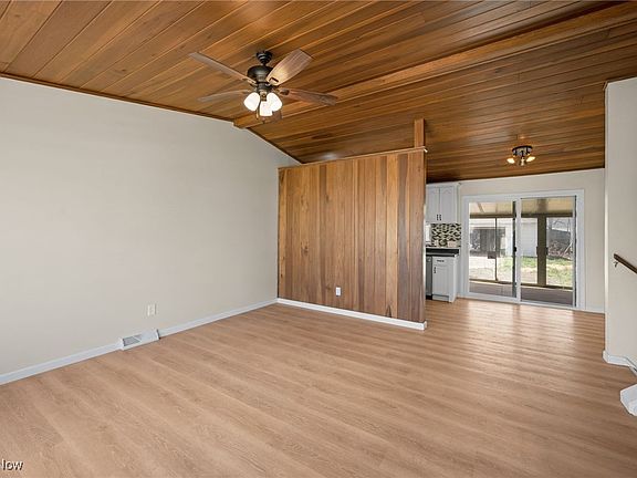 3rd image of 4124 Meadow Ln