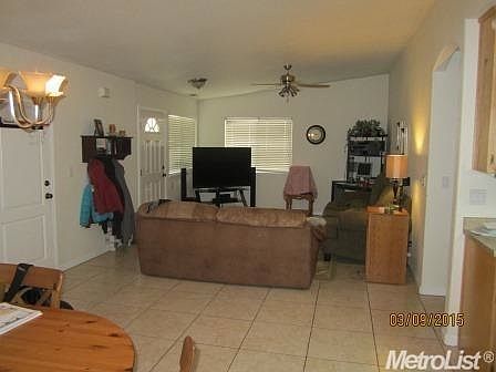 5th image of 327 Montrose Dr