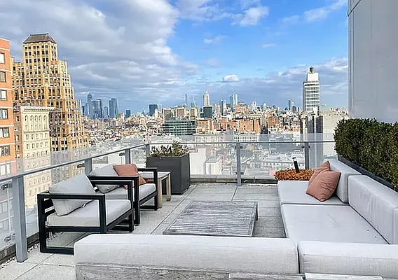 Rented by SERHANT. | media 10