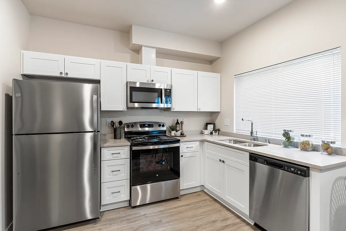 Building Photo - Astor Community