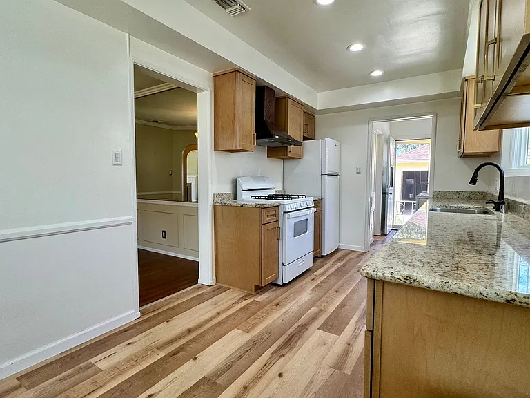 3513 S Sycamore Ave — Photo 26