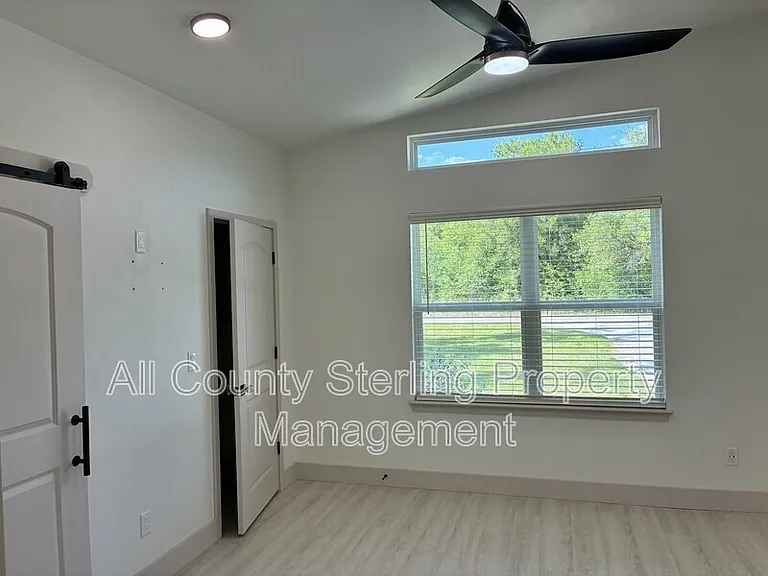 10230 NE 72nd St — Photo 25