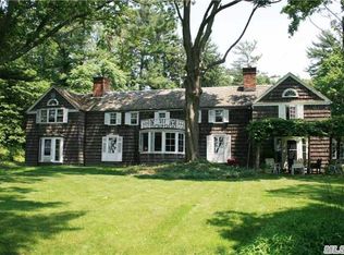448 W Neck Rd, Lloyd Harbor, NY 11743
