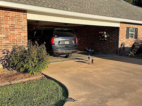 2nd image of 1044 Huckleberry Ln