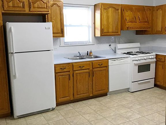 5th image of 752 Maple Ave