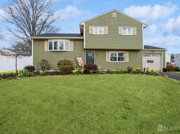 122 Osceola Ave, Middlesex, NJ 08846