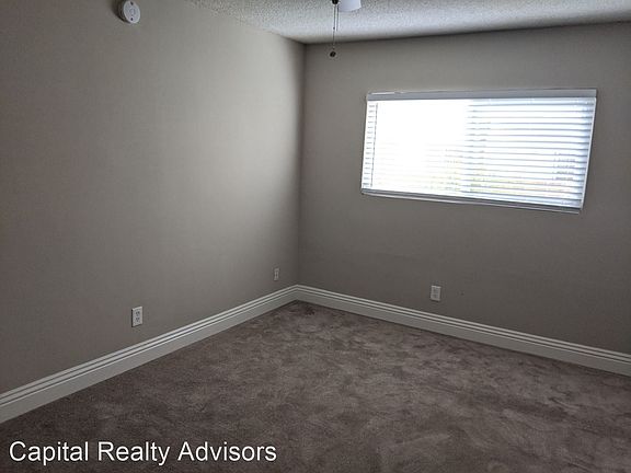 5th image of 922 S Park Cir APT 1