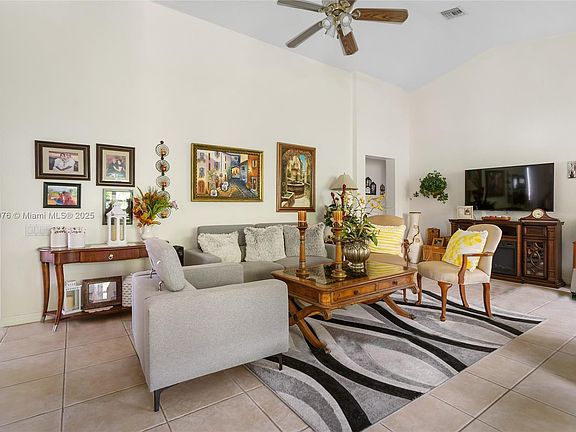 3rd image of 453 NW Lismore Ln