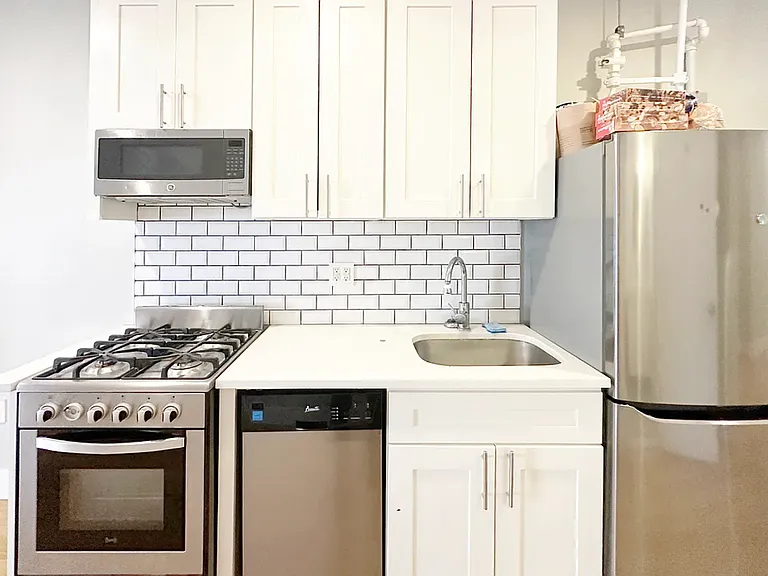 55 Spring St #14 — Photo 1