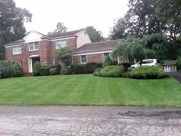 2nd image of 539 Farview Ct
