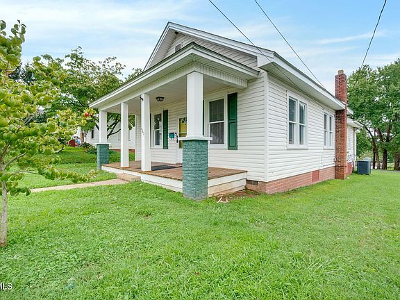 3rd image of 942 Fairview Ave
