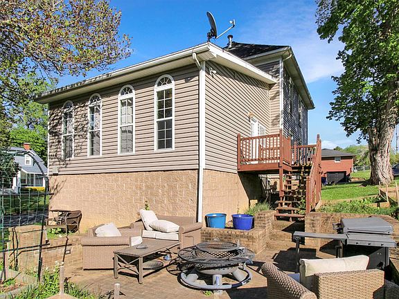 4th image of 156 Arbutus Dr